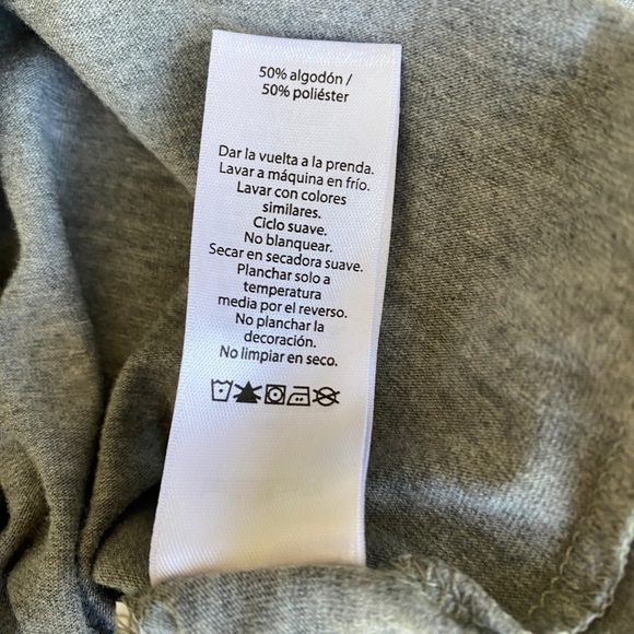 Vineyard Vines Gray Tee Shirt with Flying Witch and Spider Web on Back Sz: Small - Picture 6 of 12